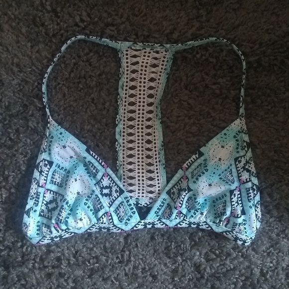 Bathing suit tops size medium - Picture 3 of 4